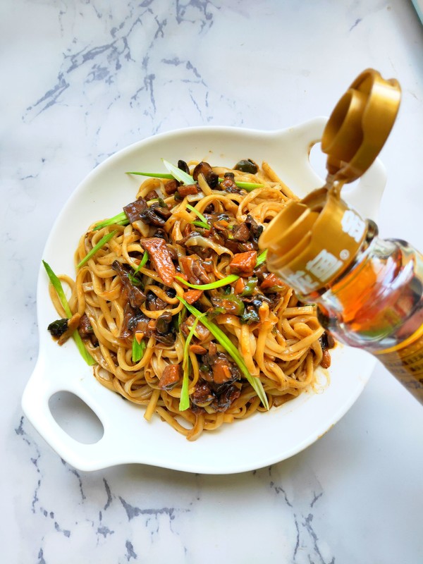 Noodles with Mushroom Fried Sauce recipe