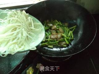 Stir-fried Noodle with Garlic Pork Belly recipe