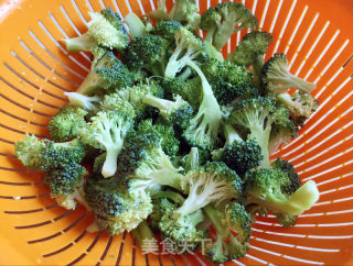 Stir-fried Chicken Breasts with Broccoli recipe