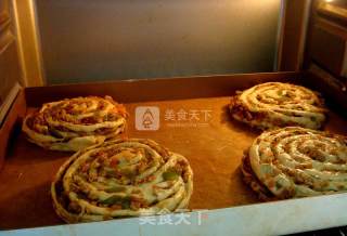 #aca婚纱明星大赛# Roasted Pork Roll with Green Pepper recipe