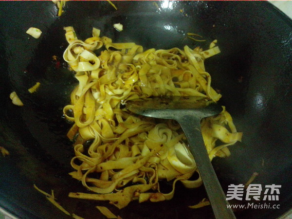 Stir-fried Bean Curd with Lettuce recipe