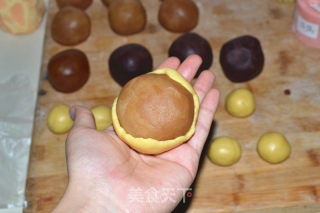 Mooncake with Lotus Seed Paste and Egg Yolk recipe