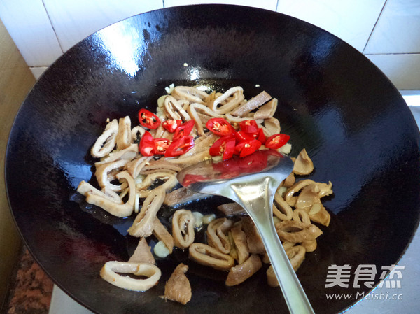Stir-fried Beef Intestines with Asparagus recipe