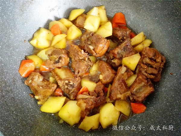 Braised Rice with Pork Ribs and Potatoes recipe