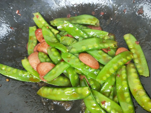 Stir-fried Snow Peas with Beef Intestines recipe