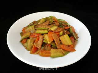 Stir-fried Carrots and Summer Gourd with Meat recipe