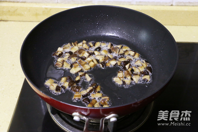 Fried Rice with Dried Mushrooms recipe