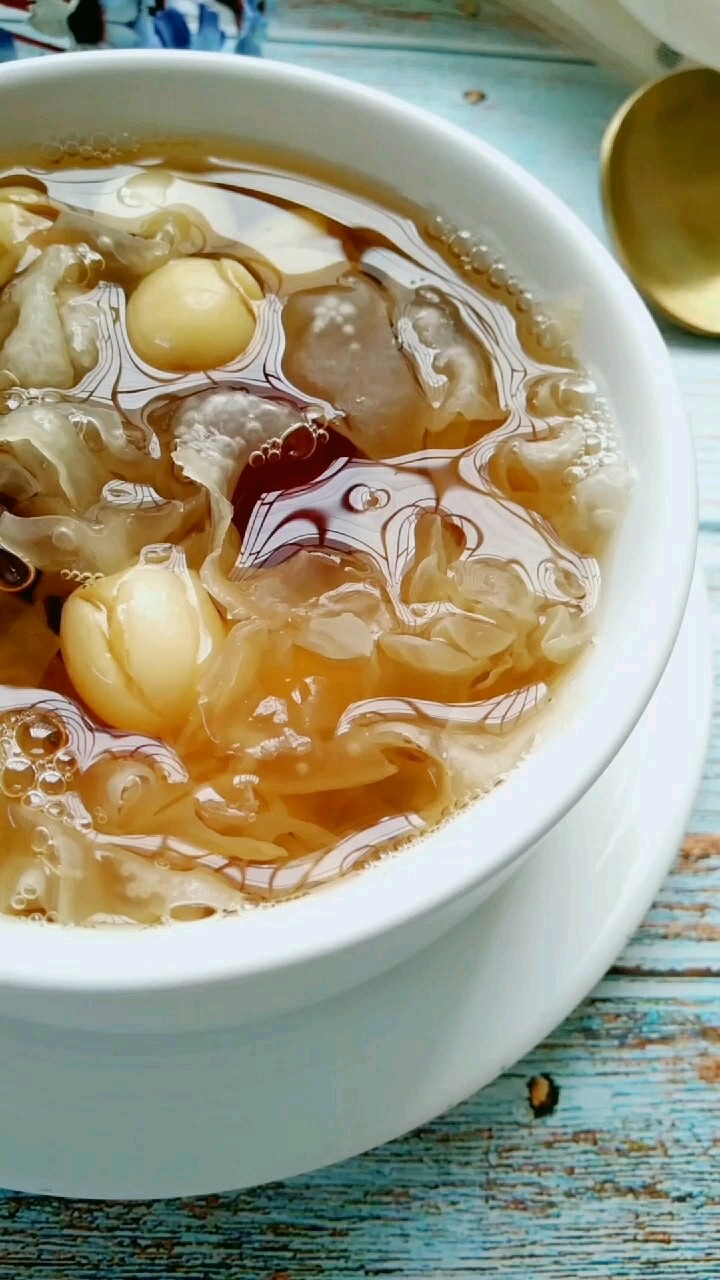 Red Date, Lotus Seed and Tremella Soup