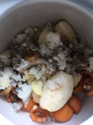 Loquat and Figs in Clay Pot Pork Bones recipe