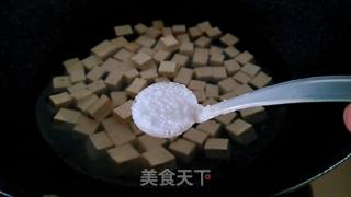 Tofu with Toon Sprouts recipe