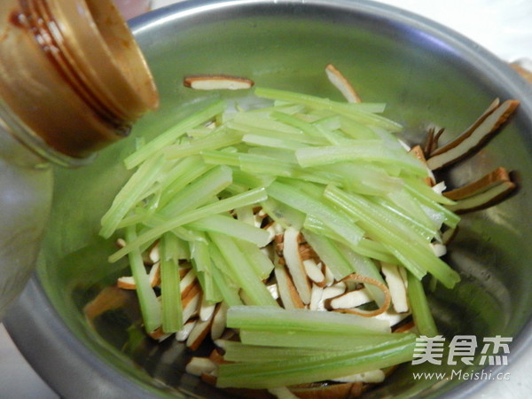 Celery Cold Bean Curd recipe