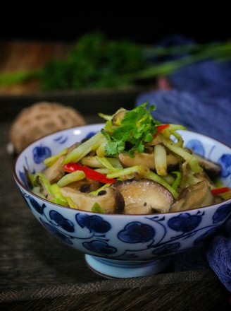 Stir-fried Garlic Sprouts with Shiitake Mushrooms