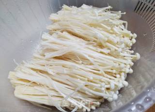 Red Pepper Mixed with Enoki Mushrooms recipe
