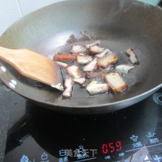 Stir-fried Bacon with Green Pepper and Cabbage Stem recipe