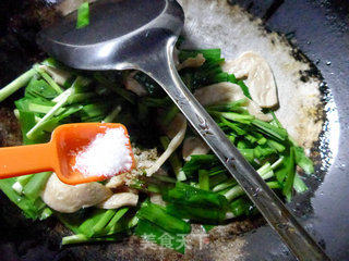 Stir-fried Leek with Soy Protein recipe