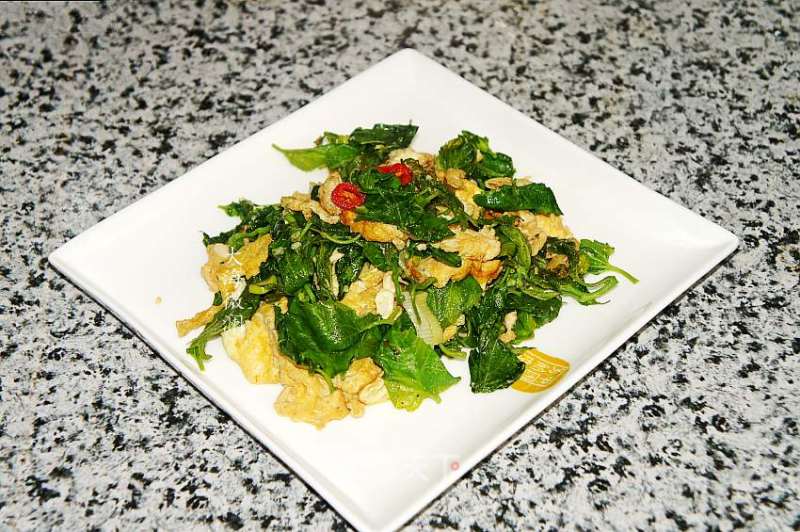 Scrambled Eggs with Mulberry Leaves recipe