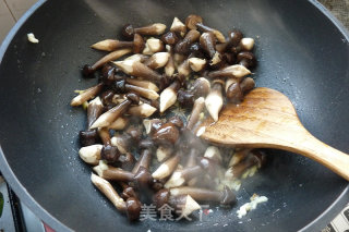 Stir-fried Shredded Squid with Agaricus recipe