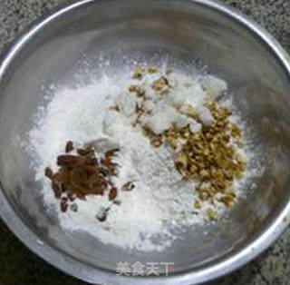 Pinch of Glutinous Rice with Raisins, Walnuts and Nuts recipe