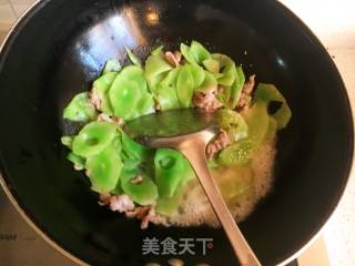 Stir-fried Pork with Lettuce recipe