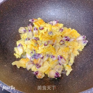 Hibiscus Scrambled Eggs recipe