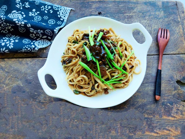 Noodles with Mushroom Fried Sauce recipe