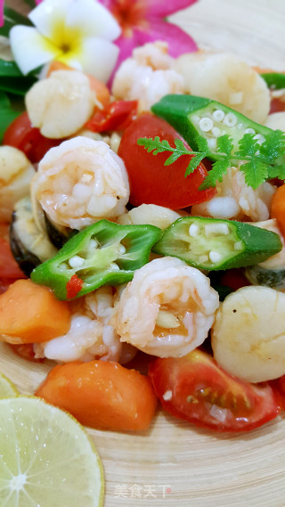 Southeast Asian Seafood and Fruit Salad recipe