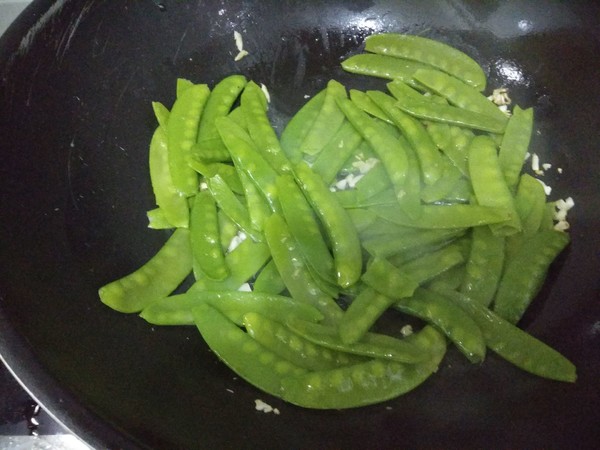 Stir-fried Snow Peas with Sausage recipe