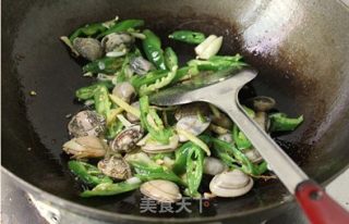 Spicy Stir-fried Flower Clams recipe