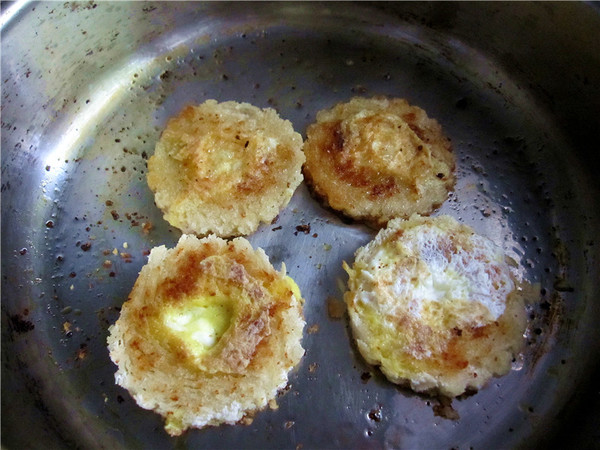 Pan-fried Fancy Steamed Buns recipe