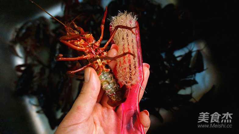 Stir-fried Lobster-the Whole Process of Cleaning Up The Lobster in Detail is Worthy of Your Support recipe