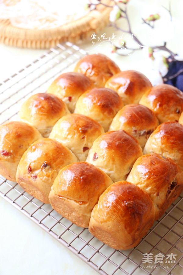 Cranberry Milk Steak Bun recipe