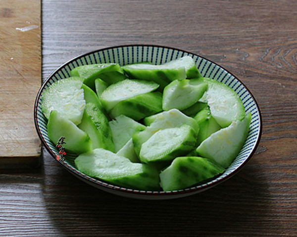 Steamed Loofah with Garlic recipe