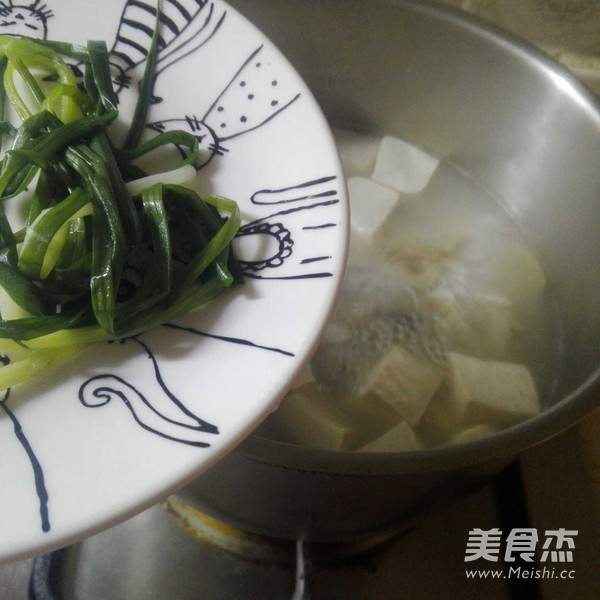 Perch Bone Tofu Soup recipe