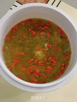 Stewed Chicken Soup with Angelica, Red Dates and Wolfberry recipe