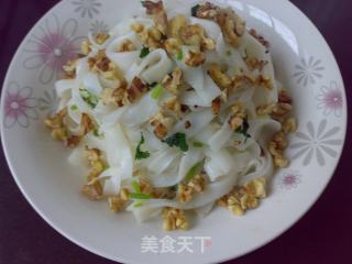 Stir-fried Hor Fun with Walnuts in Brine recipe