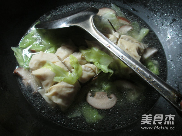 Boiled Noodles with Mushrooms and Cabbage recipe