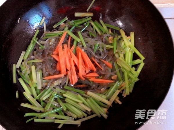 Celery Stir-fried Noodles recipe