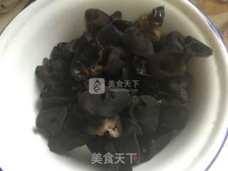 Scrambled Eggs with Black Fungus and Lettuce recipe