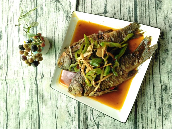 Crucian Carp with Ginger and Green Pepper recipe