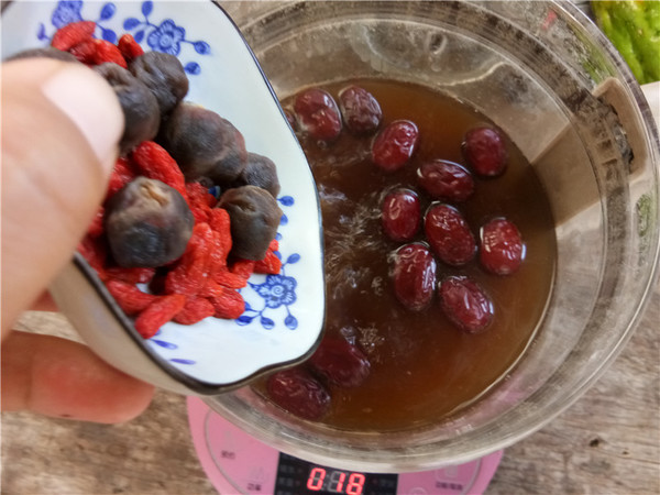 Red Dates, Longan and Wolfberry Soup recipe