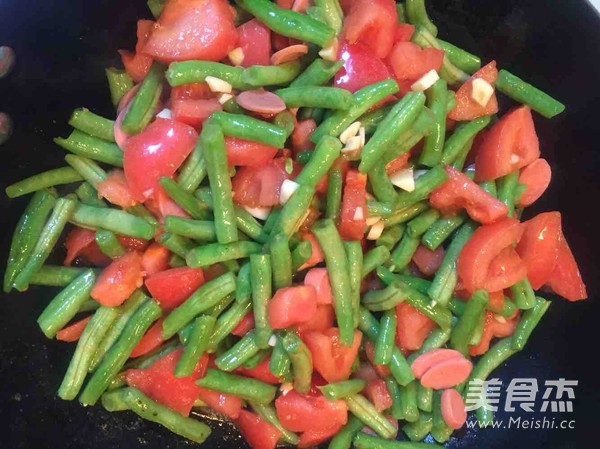 Noodles with Tomatoes and Beans recipe