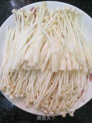 Steamed Ribs with Enoki Mushroom recipe