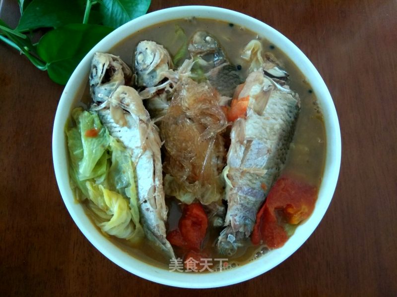Braised Small Crucian Carp with Cabbage Leaf Vermicelli recipe