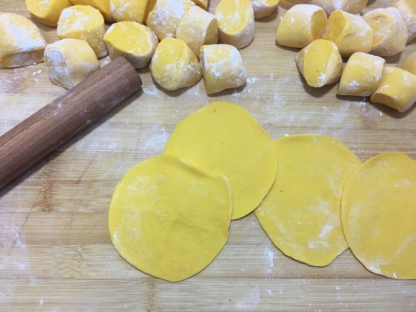 Willow Squash Bean Paste Buns recipe