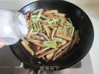 Stir-fried Dried Seeds with Celery, Tea and Mushrooms recipe