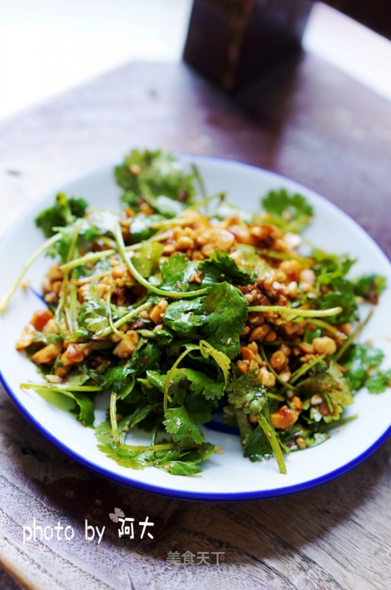 Coriander Mixed with Chopped Peanuts recipe