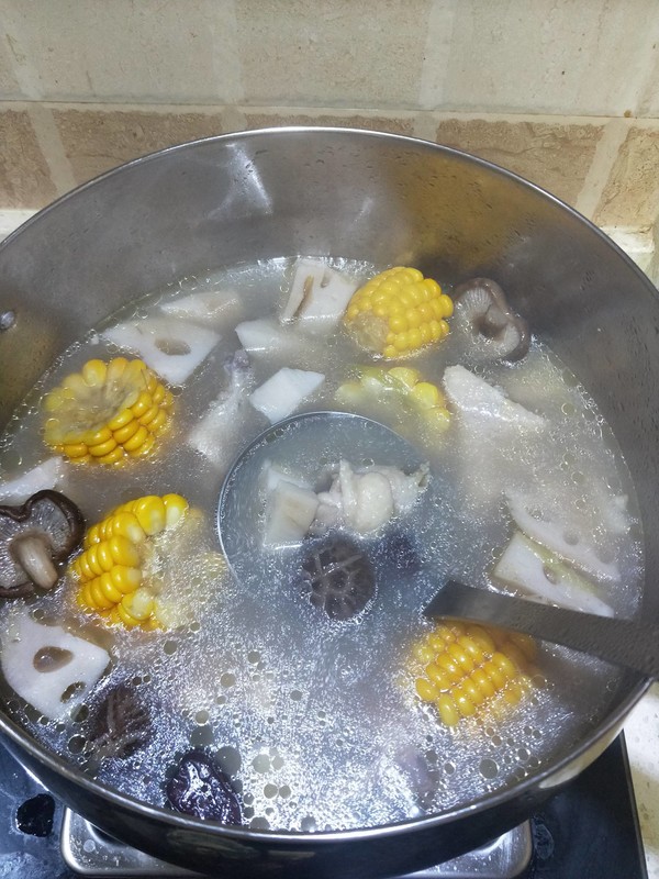 Children's Version of Autumn and Winter Nourishing Seasonal Vegetable Chicken Soup recipe