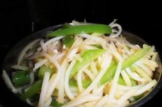 Green Pepper Mixed with Potato Shreds recipe