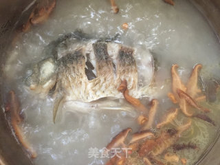 Tofu, Mushroom and Crucian Carp Soup recipe