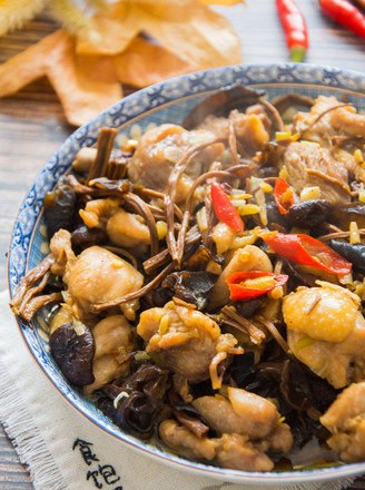 Steamed Chicken with Tea Tree Mushroom and Fungus recipe